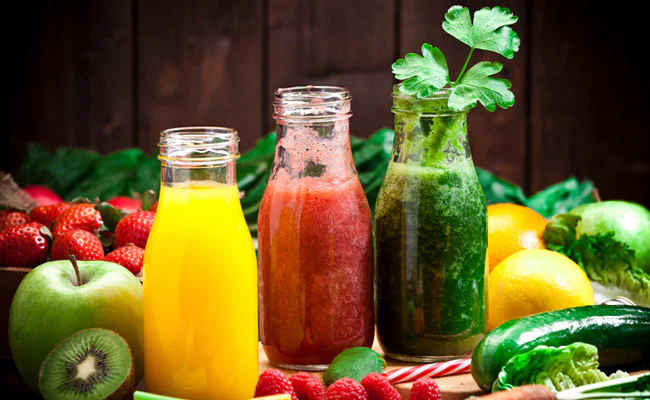 धूप और पसीने से मुरझाया चेहरा? 5 Detox Drinks से पाएं ताजगी और चमक