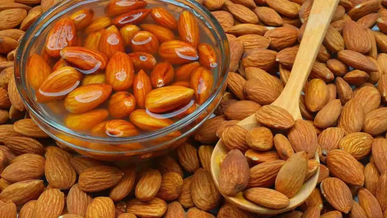 How to eat wet almonds with or without peel